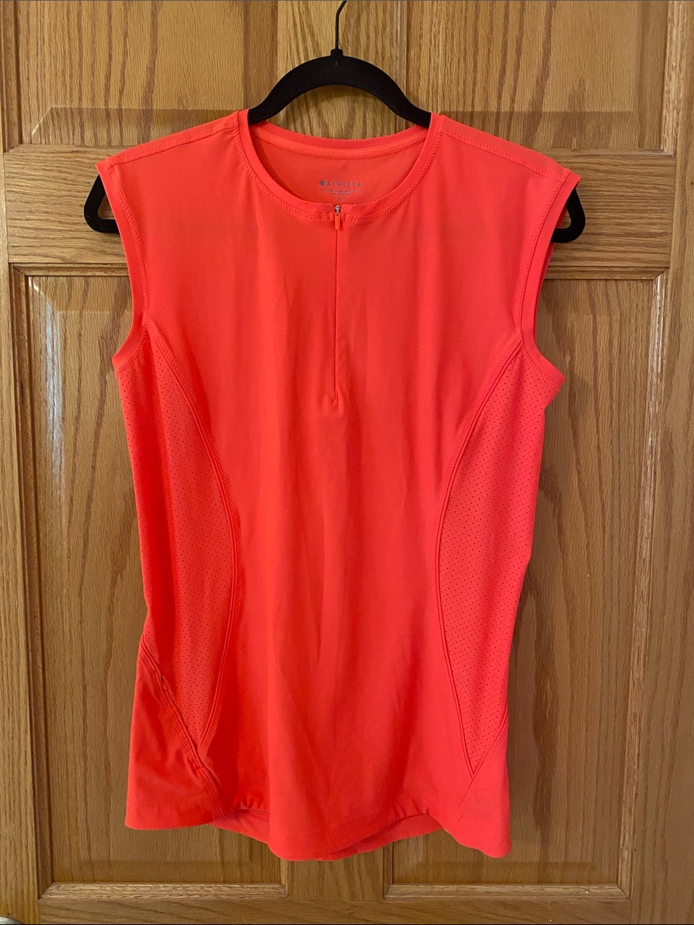 Athleta Orange/Red Rashguard Size Small